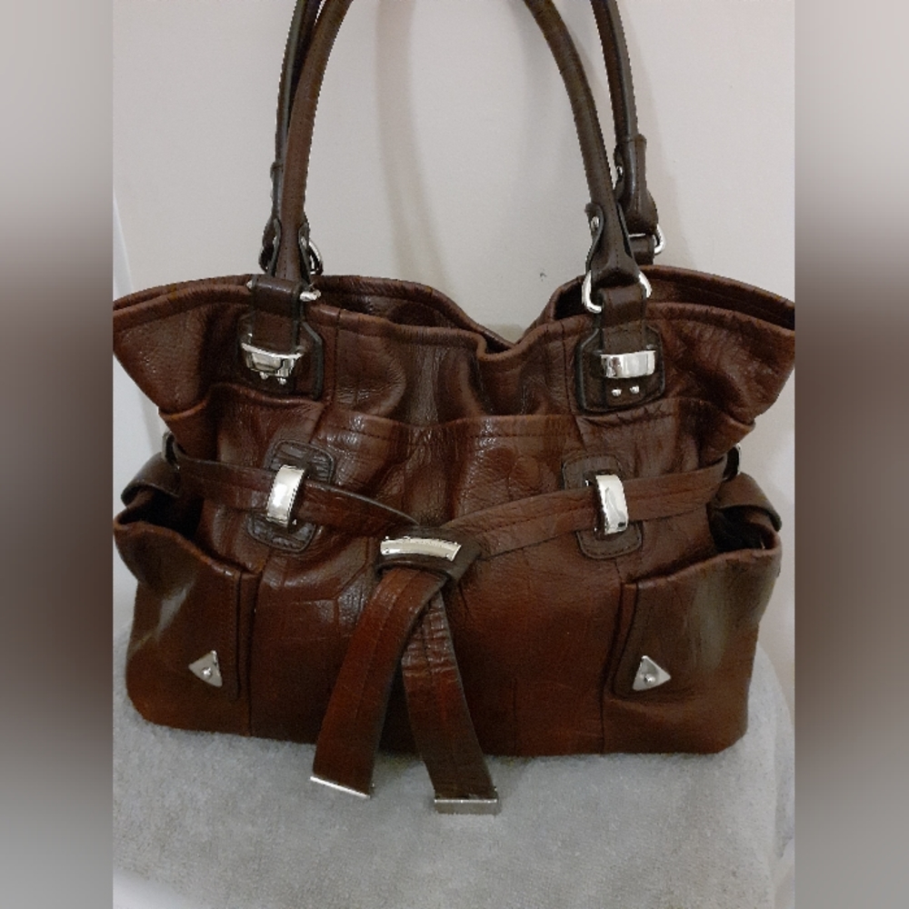 B. Makowsky Beautiful leather purse.